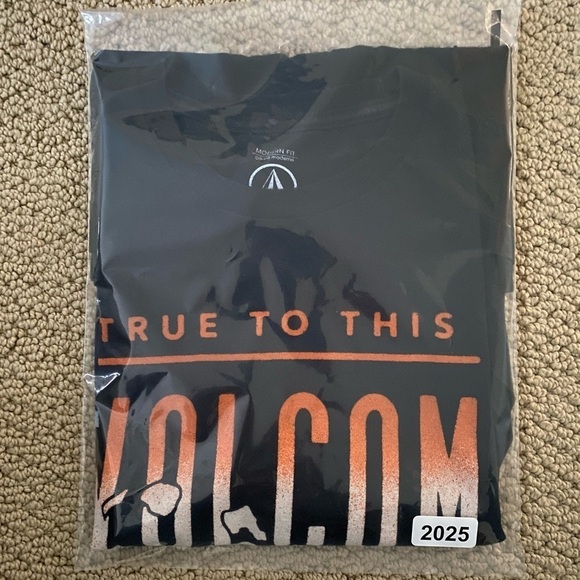 VOLCOM Stone “Live Aloha Hawaii” Skate Tee Shirt Men L Large Modern Fit - Picture 5 of 5